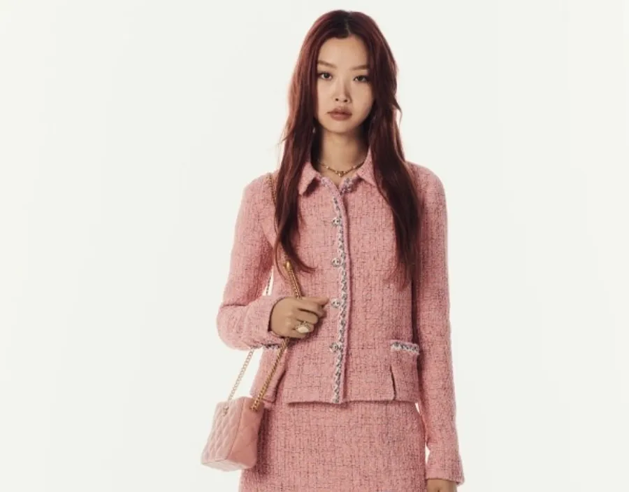 <p>The Chanel jacket is a fashion icon in its own right. A symbol of Parisian chic and a timeless symbol of elegance and sophistication, it has captivated fashion enthusiasts for over a century.</p>