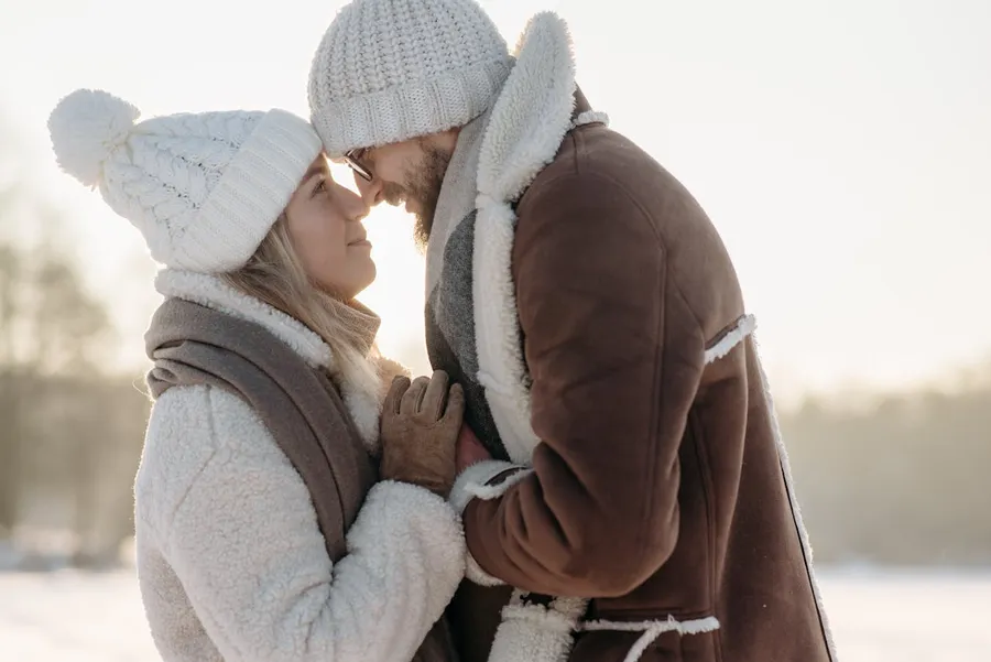 <p>Discover the psychology behind “cuffing season” and learn expert tips for navigating the ups and downs of seasonal dating. From cuffing season activities to managing expectations, this guide will help you make the most of the chilly charm of winter romance.</p>